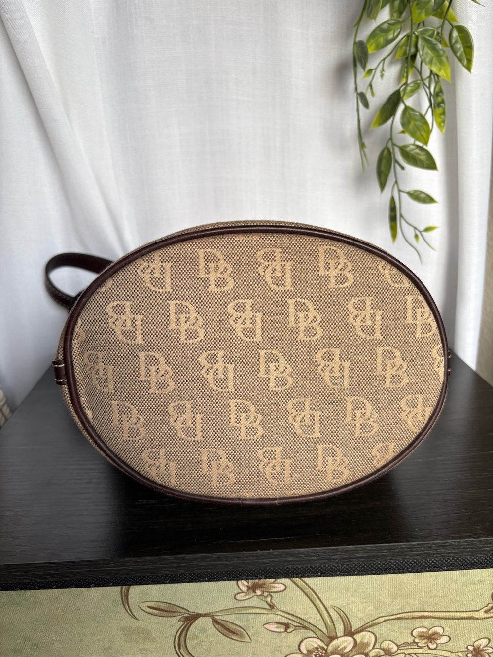Vintage Dooney & Bourke Monogram Canvas Bucket Tote Bag Tan Brown 1975 Plate - Picture 5 of 12